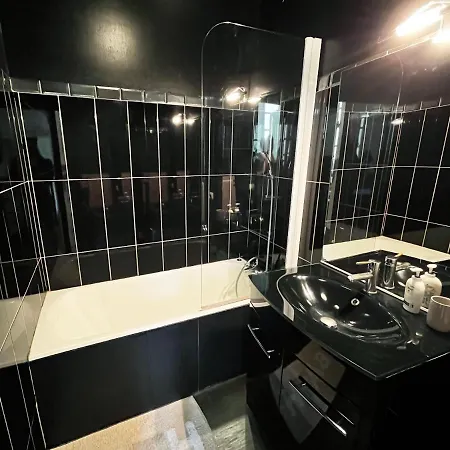 Apartment Downtown Paris - Beaubourg District * Paris